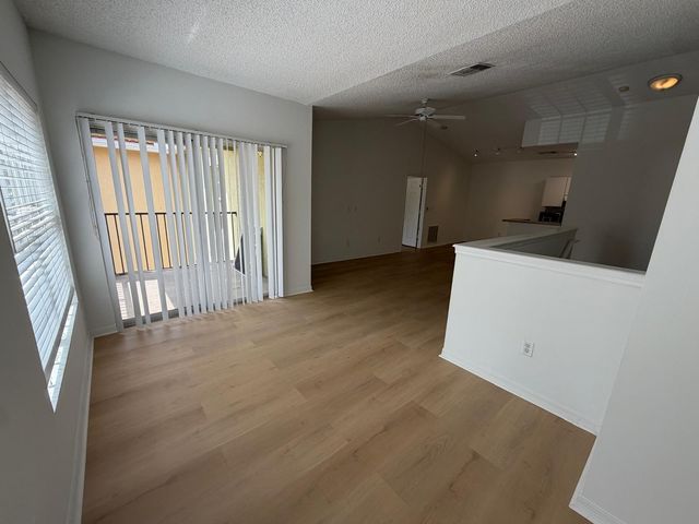 10336 Fox Trail Road S 1304, West Palm Beach, FL 33411