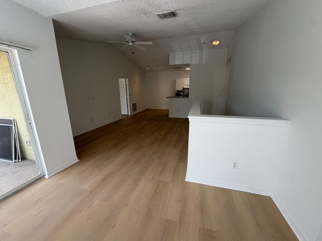 10336 Fox Trail Road S 1304, West Palm Beach, FL 33411