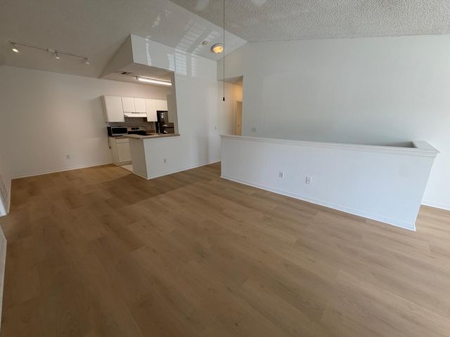 10336 Fox Trail Road S 1304, West Palm Beach, FL 33411