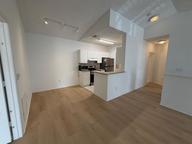 10336 Fox Trail Road S 1304, West Palm Beach, FL 33411