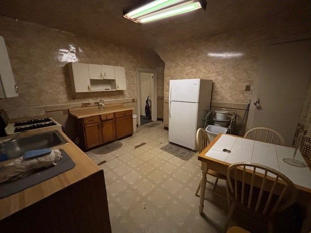 15 Holland Ave, Braddock, PA 15104