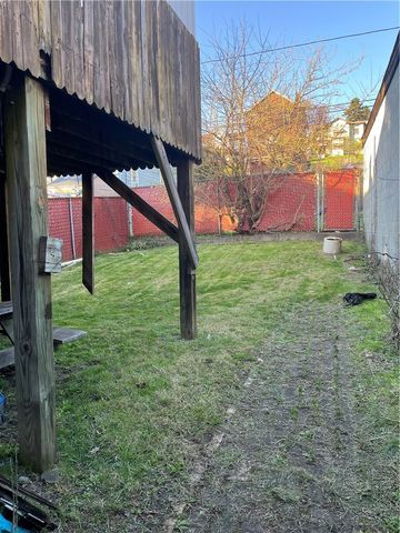 15 Holland Ave, Braddock, PA 15104