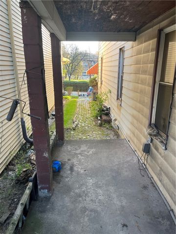 15 Holland Ave, Braddock, PA 15104