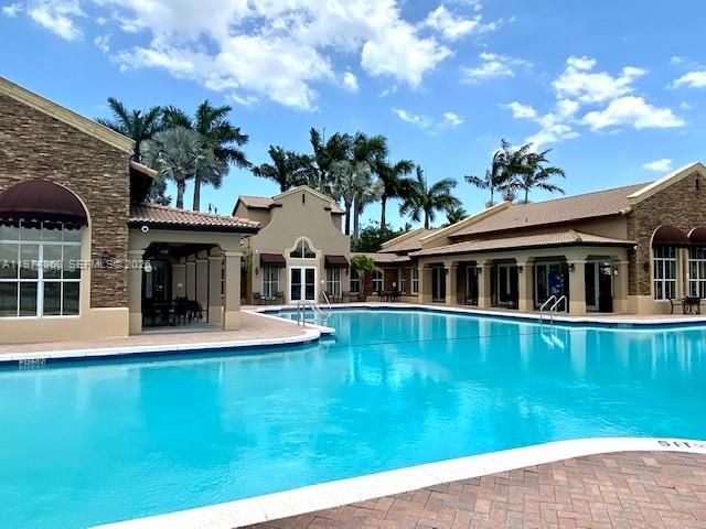 930 NE 33rd Terr 203, Homestead, FL 33033