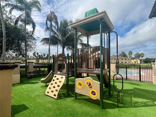 930 NE 33rd Terr 203, Homestead, FL 33033