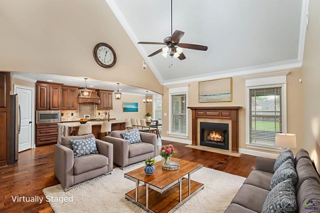 303 Grand Reserve Way, Kathleen, GA 31047