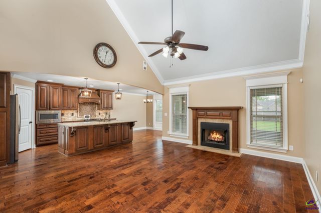 303 Grand Reserve Way, Kathleen, GA 31047
