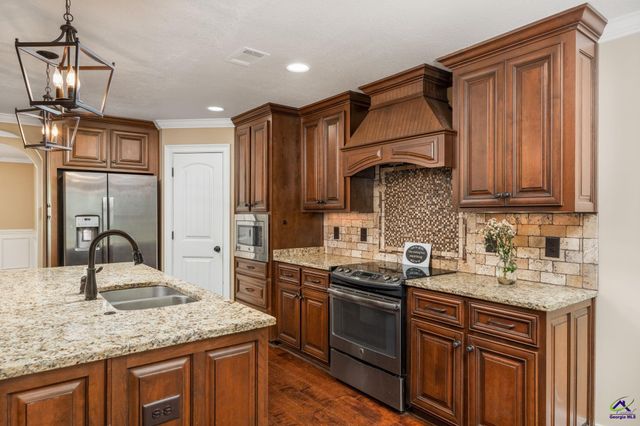 303 Grand Reserve Way, Kathleen, GA 31047