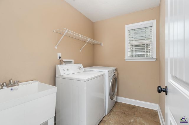 303 Grand Reserve Way, Kathleen, GA 31047