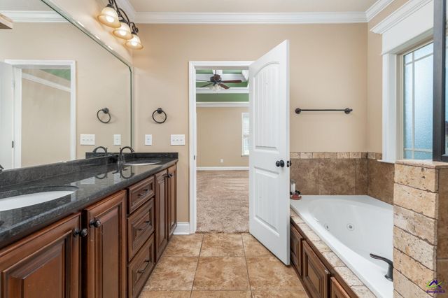 303 Grand Reserve Way, Kathleen, GA 31047