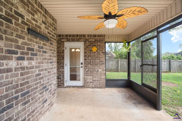 303 Grand Reserve Way, Kathleen, GA 31047