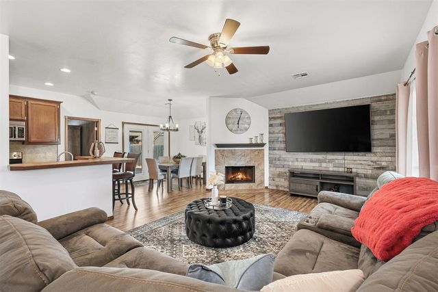 9913 SW 23rd Street, Yukon, OK 73099