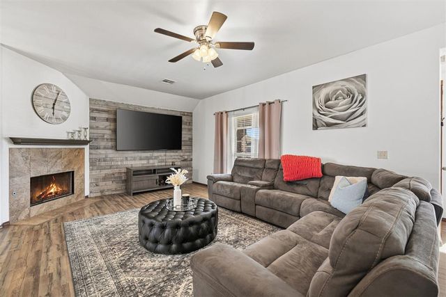 9913 SW 23rd Street, Yukon, OK 73099