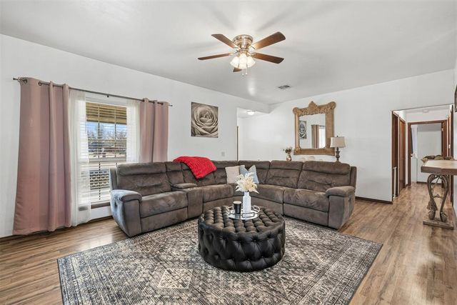 9913 SW 23rd Street, Yukon, OK 73099