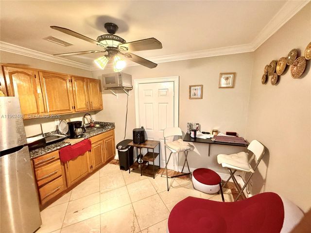 300 SW 71st Ave, Miami, FL 33144