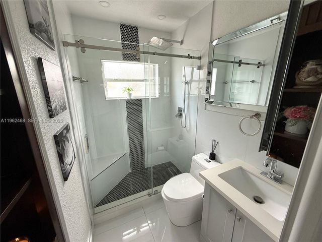 300 SW 71st Ave, Miami, FL 33144