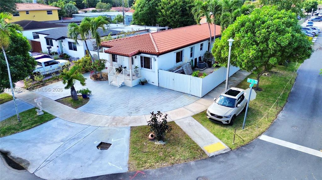 300 SW 71st Ave, Miami, FL 33144