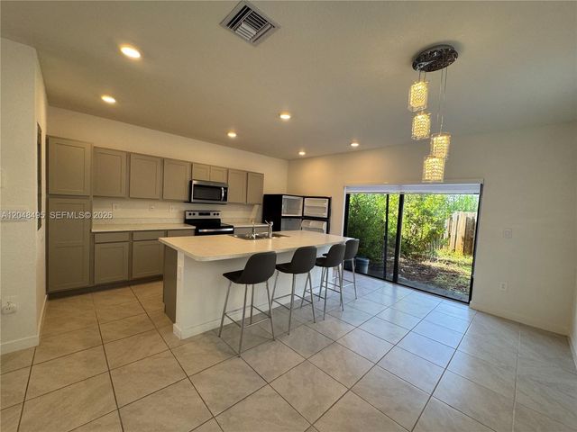 438 NE 12th St, Florida City, FL 33034