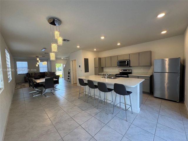 438 NE 12th St, Florida City, FL 33034