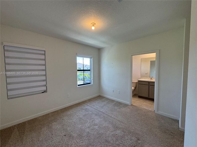 438 NE 12th St, Florida City, FL 33034