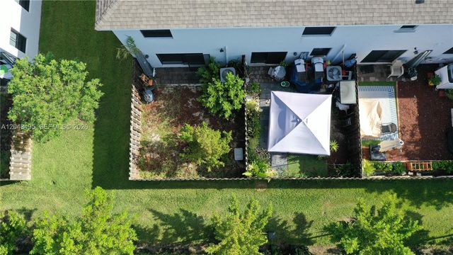 438 NE 12th St, Florida City, FL 33034