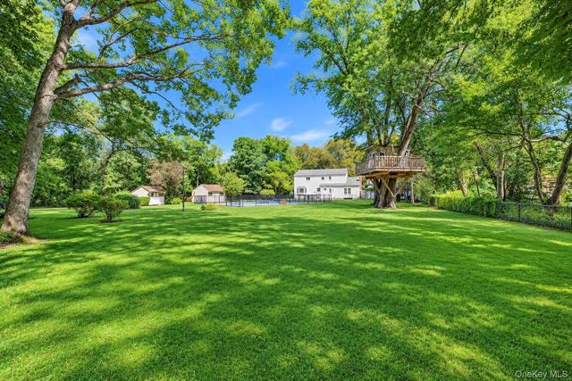 284 Marlin Street, Dix Hills, NY 11746