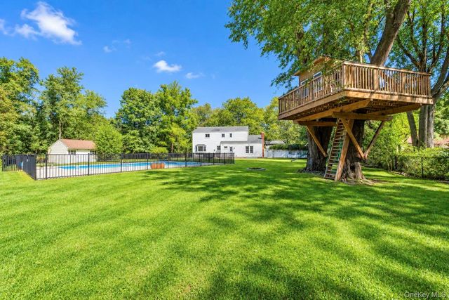 284 Marlin Street, Dix Hills, NY 11746