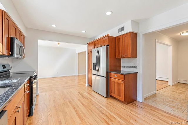 284 Marlin Street, Dix Hills, NY 11746