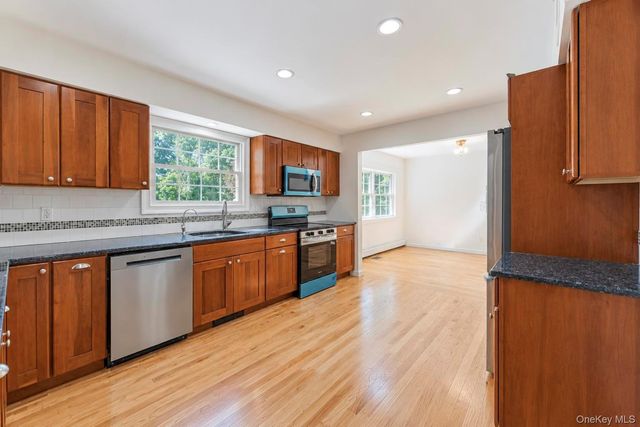284 Marlin Street, Dix Hills, NY 11746