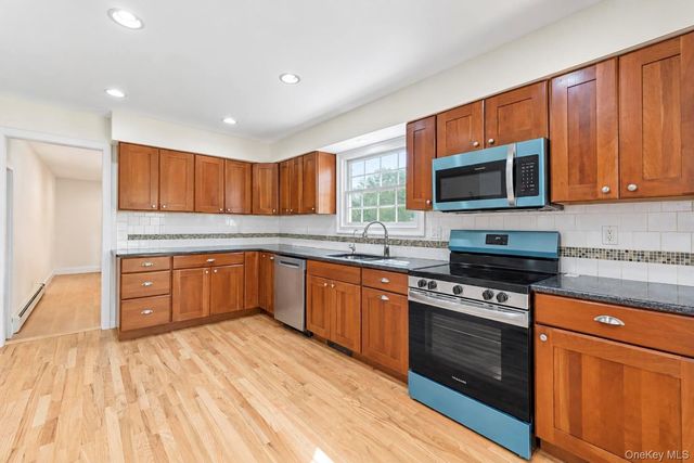 284 Marlin Street, Dix Hills, NY 11746