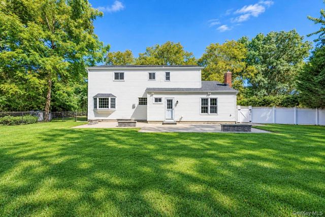 284 Marlin Street, Dix Hills, NY 11746
