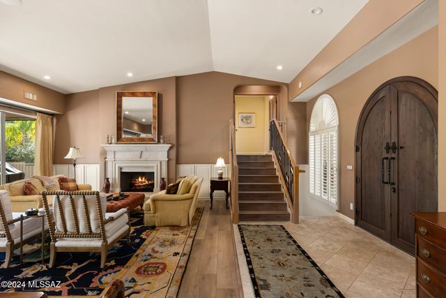 6404 N Desert Wind Circle, Tucson, AZ 85750