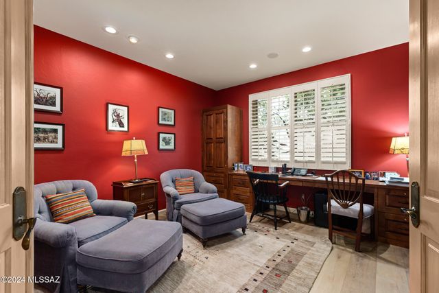 6404 N Desert Wind Circle, Tucson, AZ 85750