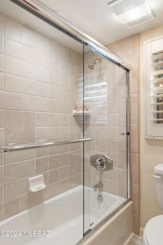 6404 N Desert Wind Circle, Tucson, AZ 85750