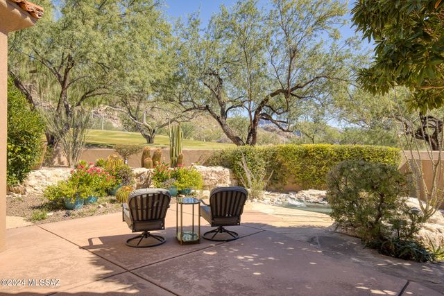 6404 N Desert Wind Circle, Tucson, AZ 85750