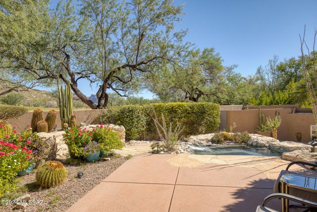 6404 N Desert Wind Circle, Tucson, AZ 85750