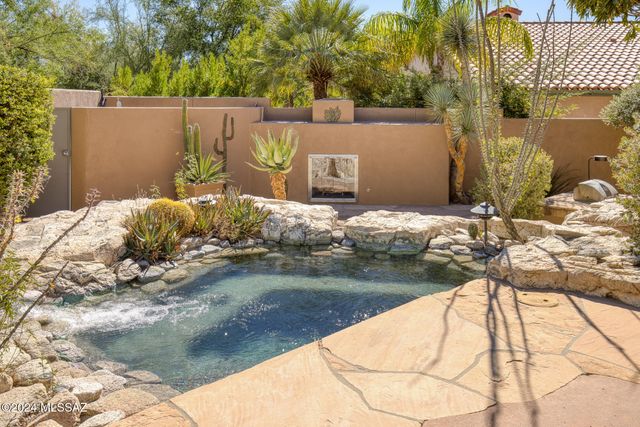 6404 N Desert Wind Circle, Tucson, AZ 85750