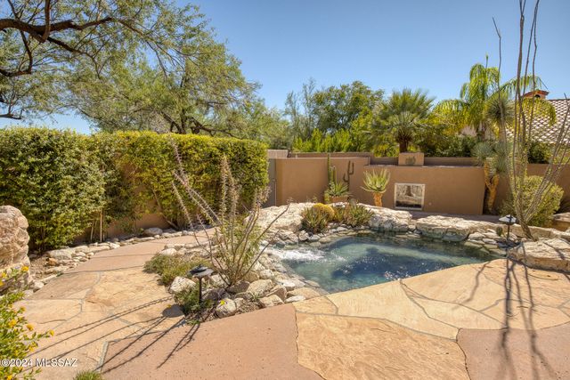6404 N Desert Wind Circle, Tucson, AZ 85750