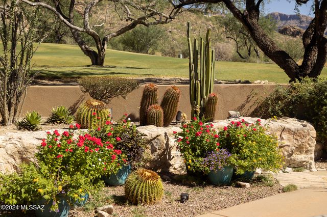 6404 N Desert Wind Circle, Tucson, AZ 85750