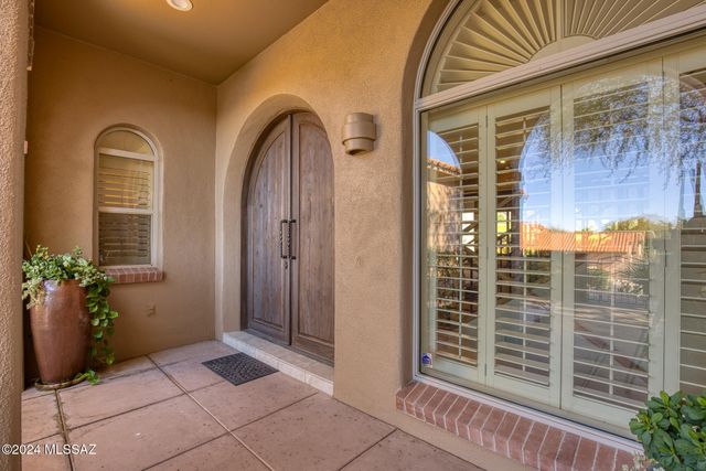 6404 N Desert Wind Circle, Tucson, AZ 85750