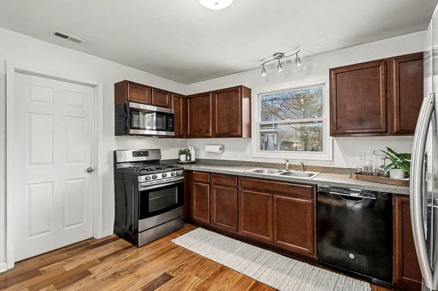 8873 Lagoon Drive, Brighton, MI 48116