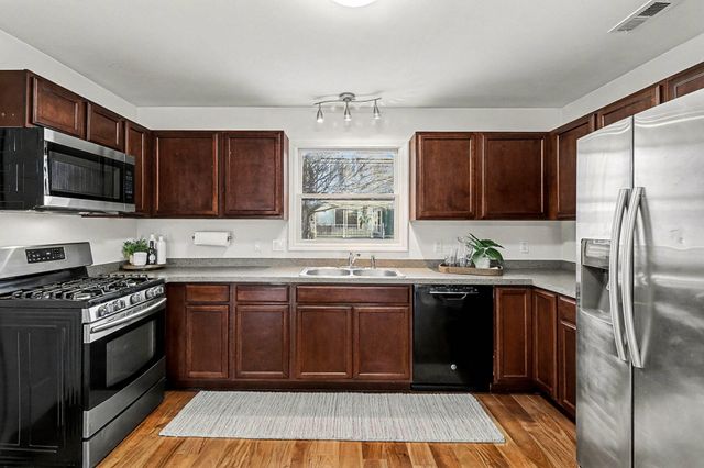 8873 Lagoon Drive, Brighton, MI 48116