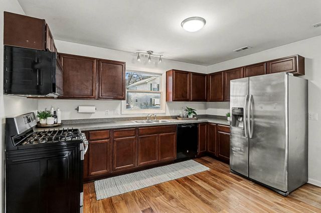 8873 Lagoon Drive, Brighton, MI 48116