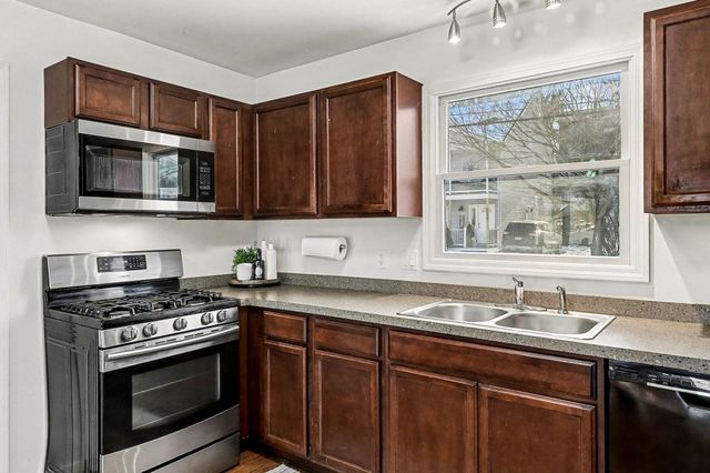 8873 Lagoon Drive, Brighton, MI 48116