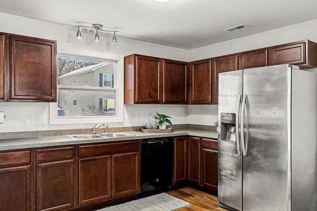 8873 Lagoon Drive, Brighton, MI 48116