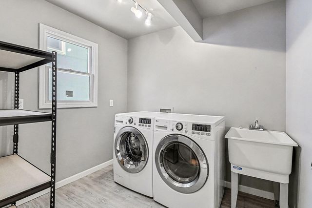 8873 Lagoon Drive, Brighton, MI 48116