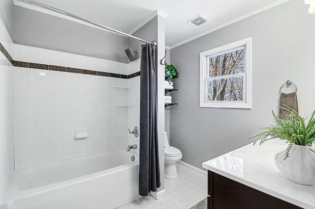 8873 Lagoon Drive, Brighton, MI 48116