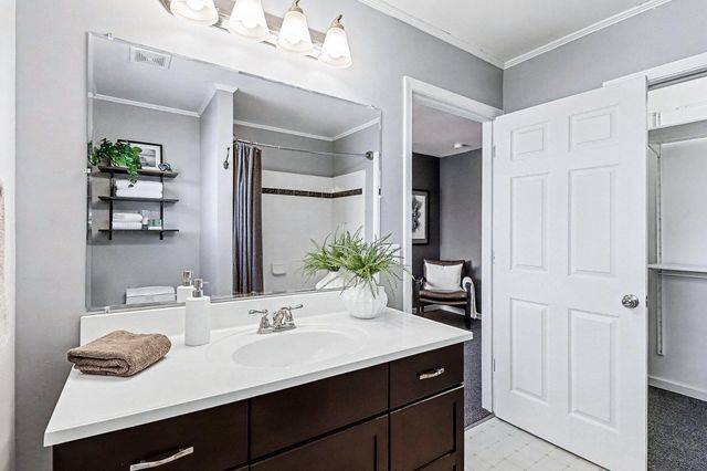 8873 Lagoon Drive, Brighton, MI 48116