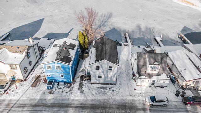 8873 Lagoon Drive, Brighton, MI 48116