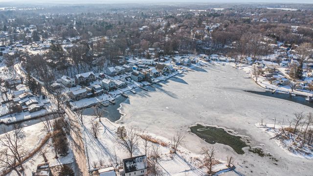 8873 Lagoon Drive, Brighton, MI 48116